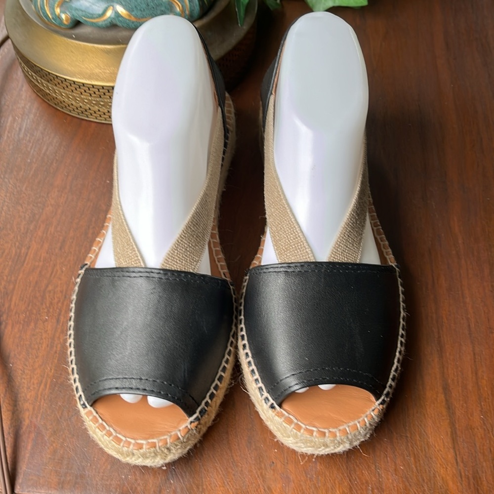 Toni Pena sandals